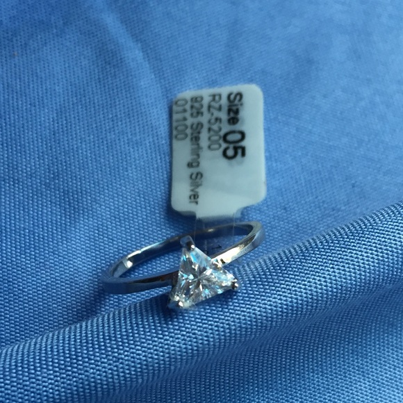 🎓Sterling Silver Diamond ring - Picture 8 of 8